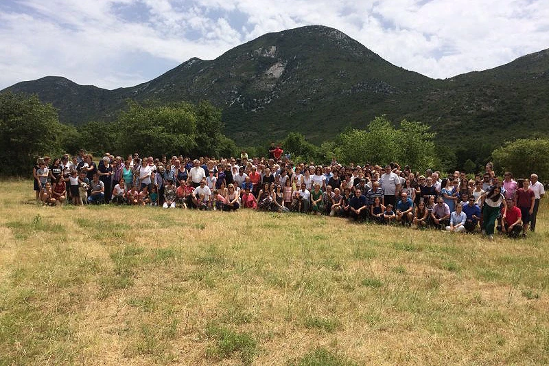 U selu Cerovo se okupilo više od 300 Menala