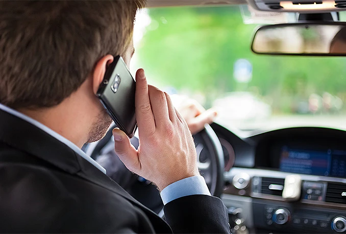Čak 91 posto vozača koristi mobilni telefon u vožnji
