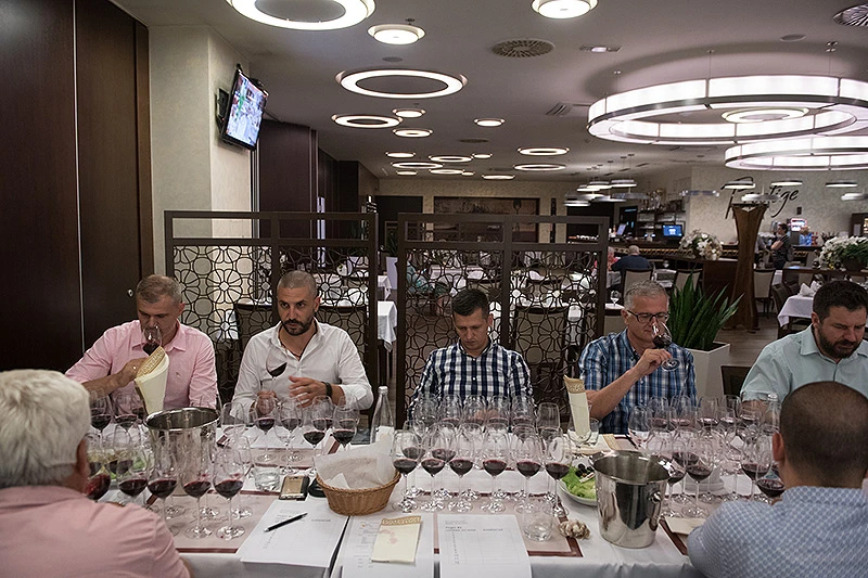 U Mostaru održano slijepo kušanje i ocjenjivanje vina: Hercegovačka vina izvrsno prošla