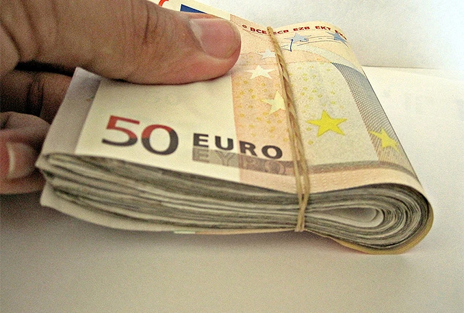 Na prevaru uzela novac obećavajući posao u Austriji