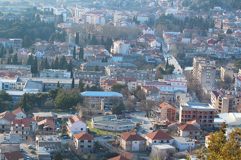 Trebinjci se bore s požarom i strahuju od potresa