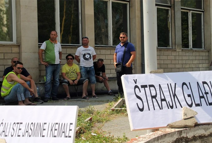Štrajk taksista u Tuzli: Obećali ste štandove u gradskoj zoni