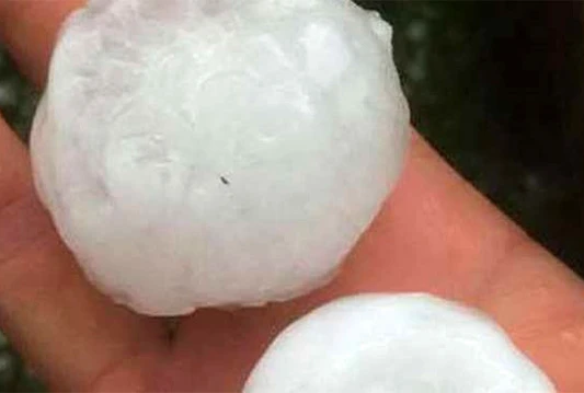 Zenicu zahvatilo nevrijeme praćeno jakom kišom i gradom