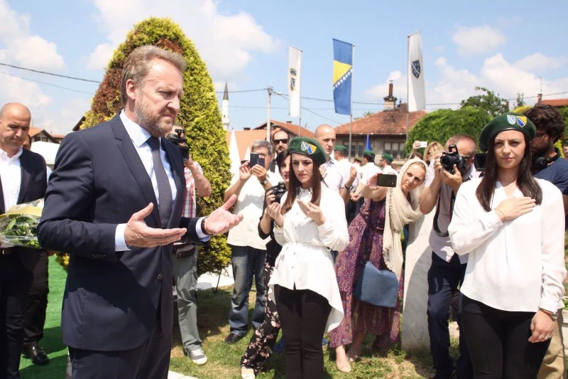 Izetbegović obećao registar branitelja, novca nema