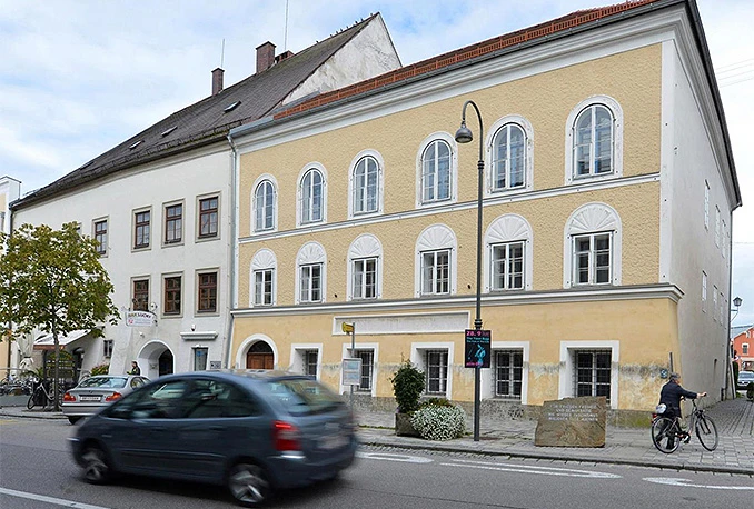 Austrija želi da Hitlerova rodna kuća prestane biti okupljalište neonacista