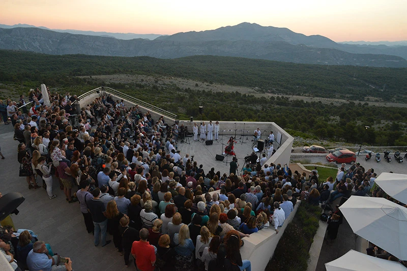 Dubrovčani početak ljeta dočekali uz koncert na otvorenom