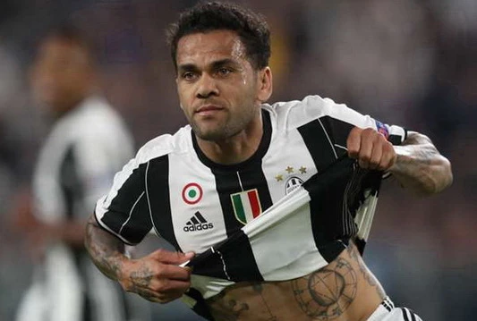 Dani Alves blizu Etihada 