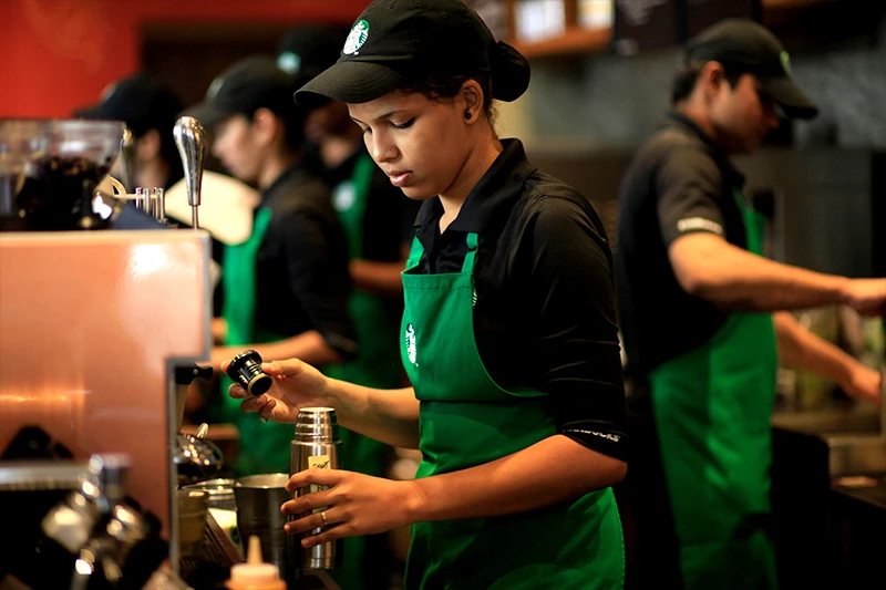 Starbucks planira zaposliti 2.500 izbjeglica u Europi