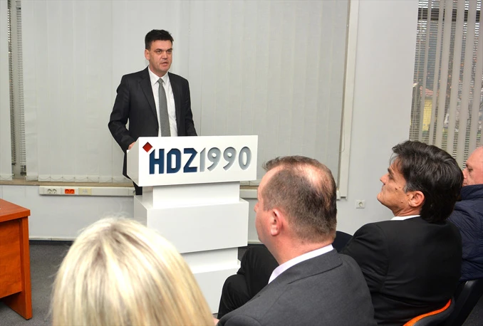 ''Devedesetka'' će razmisliti da ode iz HNS-a