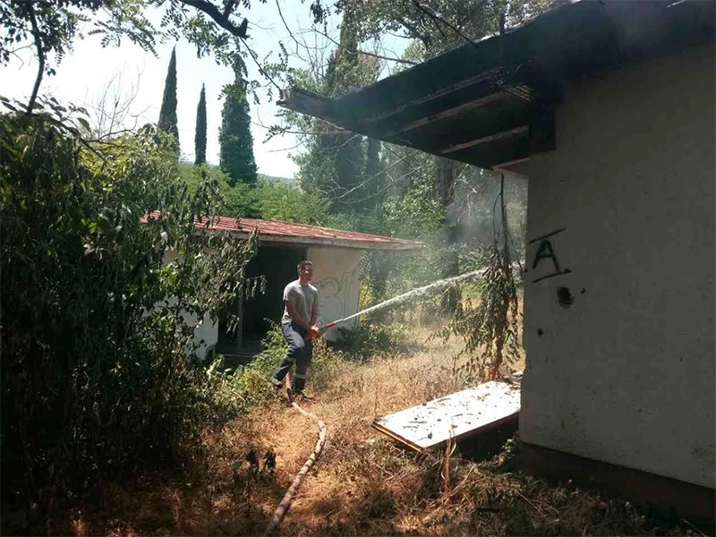 Gorjela kućica na Buni