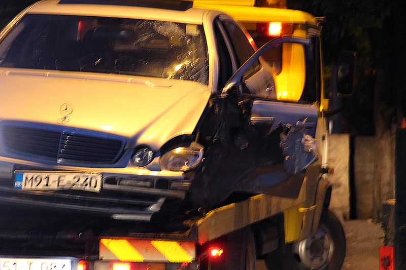 Mostar: Preticao preko pune linije, pa udario u zid