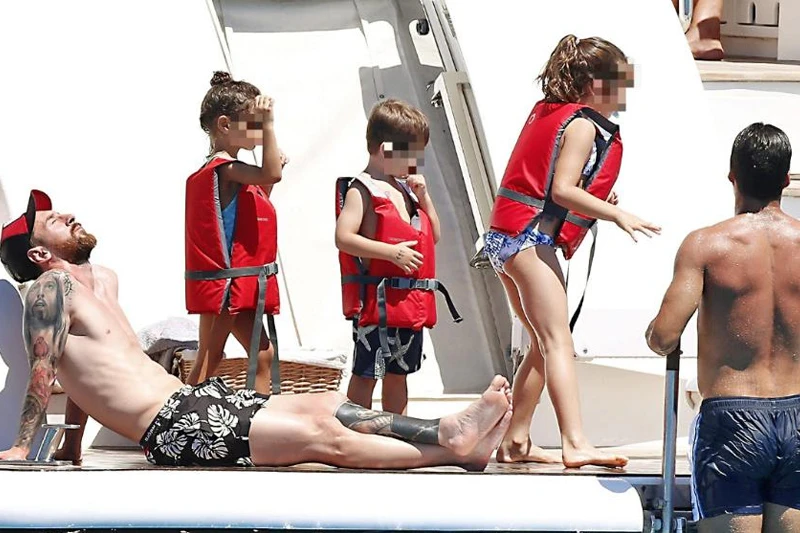 Ibiza: Kako ljetuju Messi, Suarez, Fabregas i Bartra