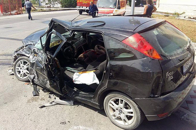 Ljubuški: Ženska osoba teško ozlijeđena u sudaru automobila i autobusa