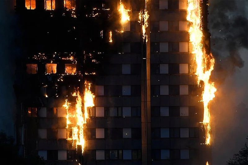Veliki požar u Londonu - gori Grenfell Tower