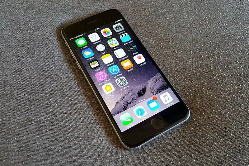 VIDEO | Sa 400 iPhonea nabijali klikove na društvenim mrežama