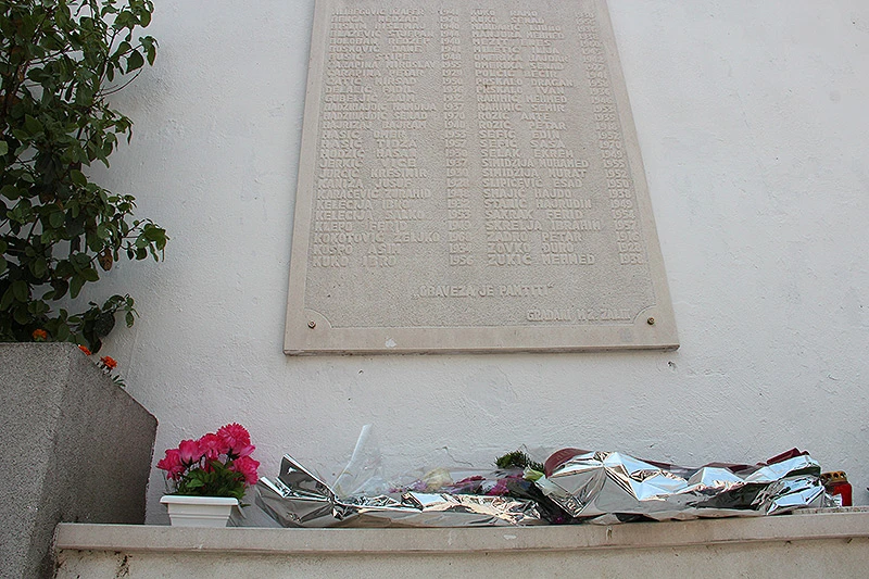 Tuga i bol: 25 godina od ubojstva 114 civila na Uborku i Sutini