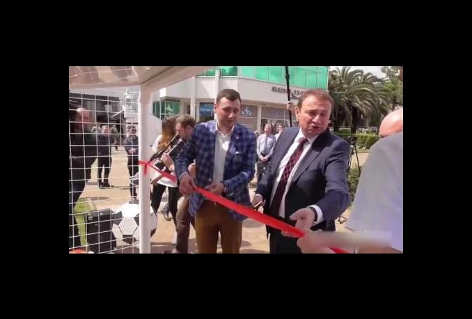 Zvuči poznato? Gradonačelnik svečano pustio klupu u rad