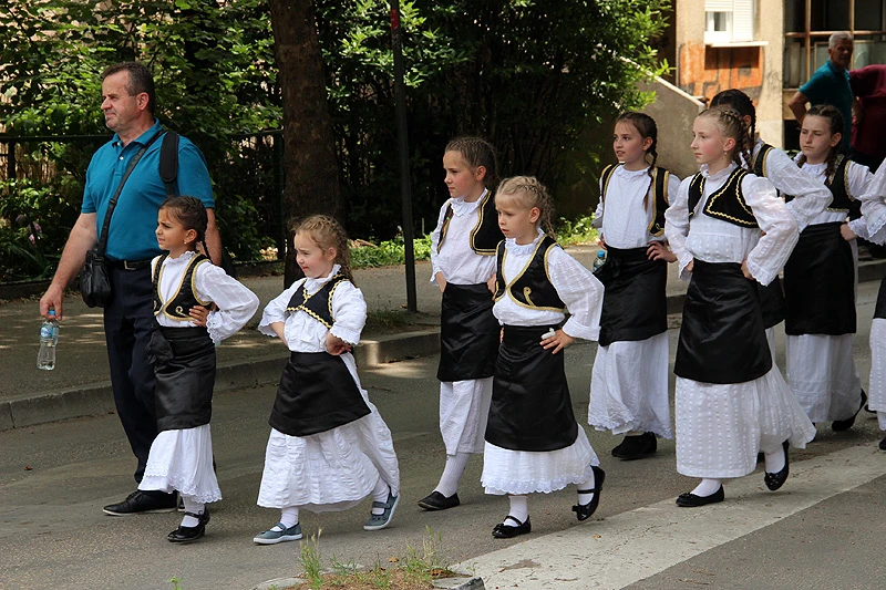 Narodne nošnje i tradicionalne pjesme odjeknule Mostarom