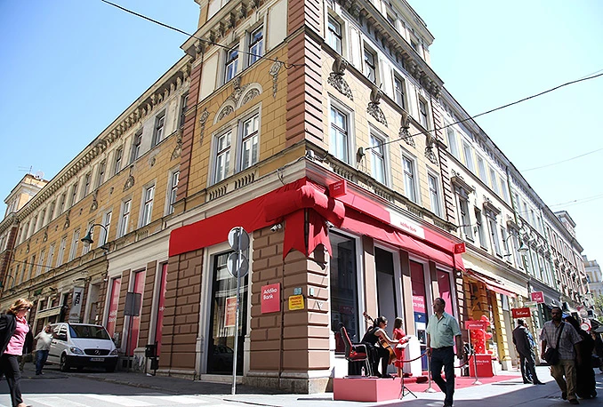 Prosvjed članova udruženja Švicarac BiH: Vrše transakcije sitnim kovanicama