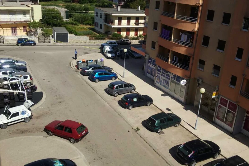 Ispalio više hitaca prema Trebinjcu pa pobjegao