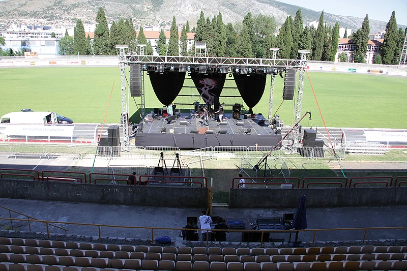 Stadion spreman za Thompsonov koncert