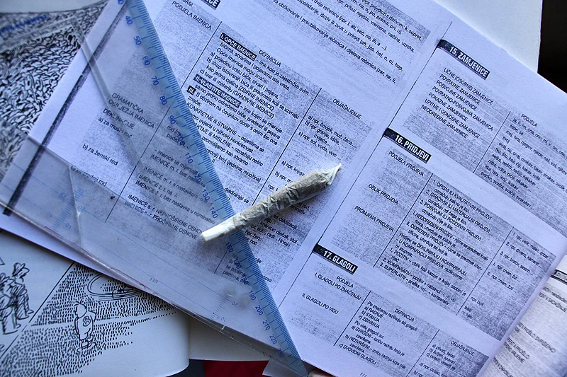 Mostarski srednjoškolci redovito napušeni na nastavi
