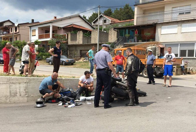Čapljina: Četvero motorista podletjelo pod kamion