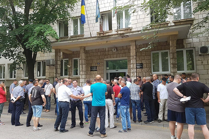 Štrajk policije HNŽ-a: Žalosno je da na ulici moramo tražiti novce koje smo zaradili