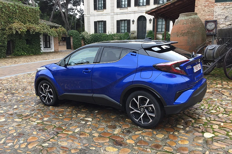 Toyota C-HR se prodaje k'o luda - potražnja premašila ponudu