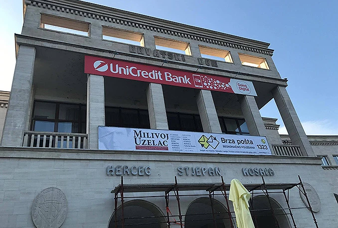 Kosaču krase slova izlivena od mostarskoga aluminija