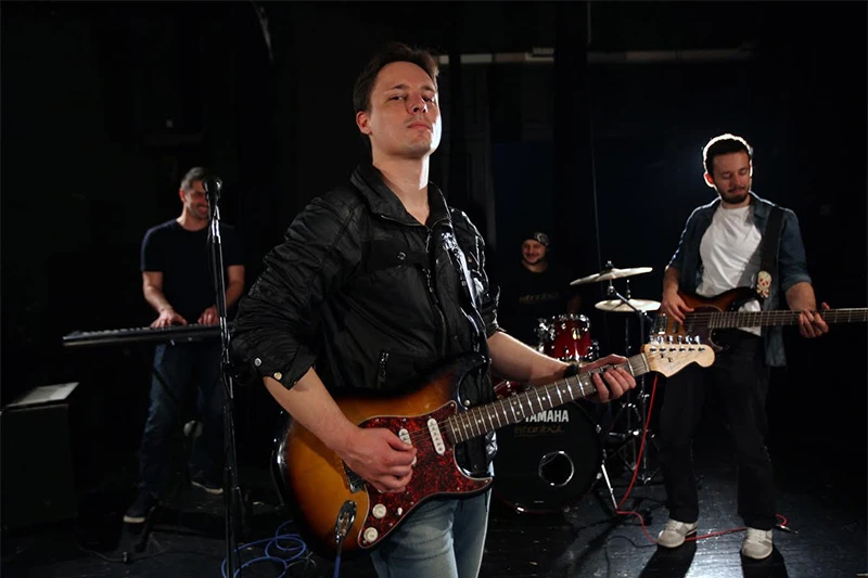 Nova pjesma Azura Dervišagića za sve ljubitelje pop rock-a