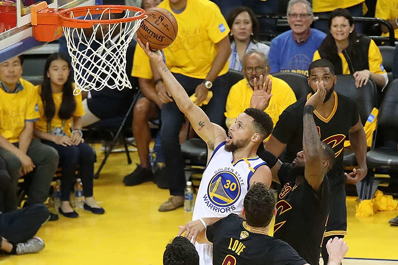 Golden State poveo 2:0, serija seli u Cleveland