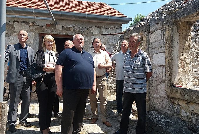 Ravno: Povratnici nakon 25 godina dobili struju 