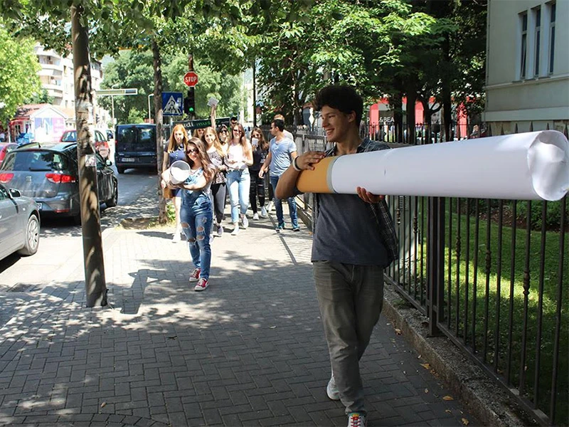 Mostar: S divovskim cigaretama upozoravali o štetnosti pušenja