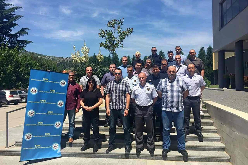 Graničari učili pretraživati odjeljke u automobilima