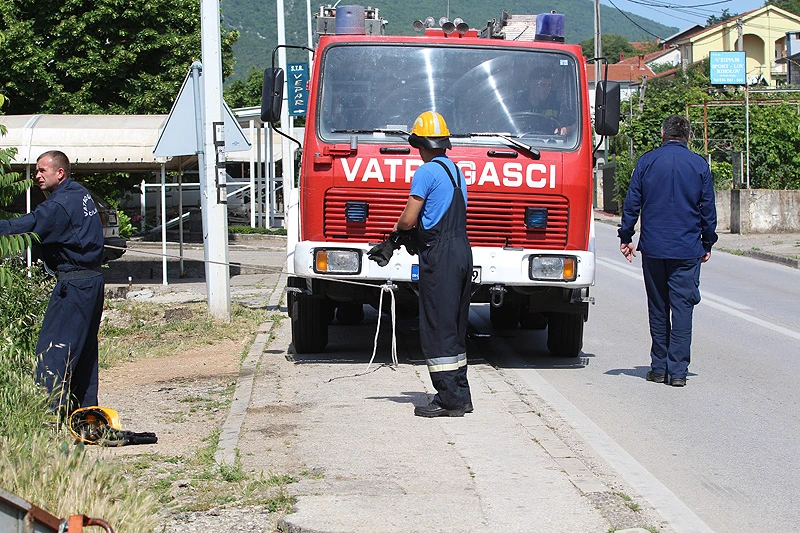 Čapljina: Vatrogasci spašavali spremnike na benzinskoj crpki