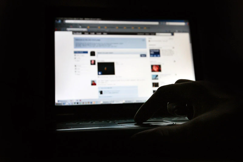 Moderator na Facebooku: Upalite računalo i vidite nekoga kome odsijecaju glavu