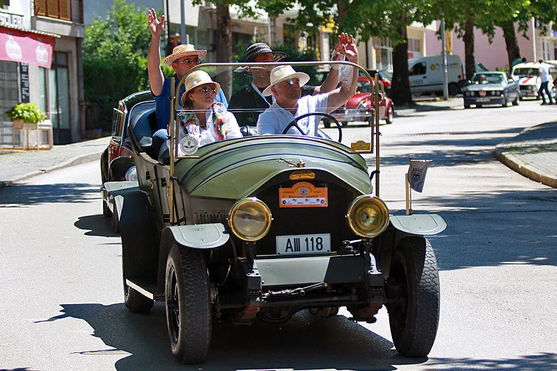 Oldtimeri plijenili pozornost u središtu Širokog Brijega