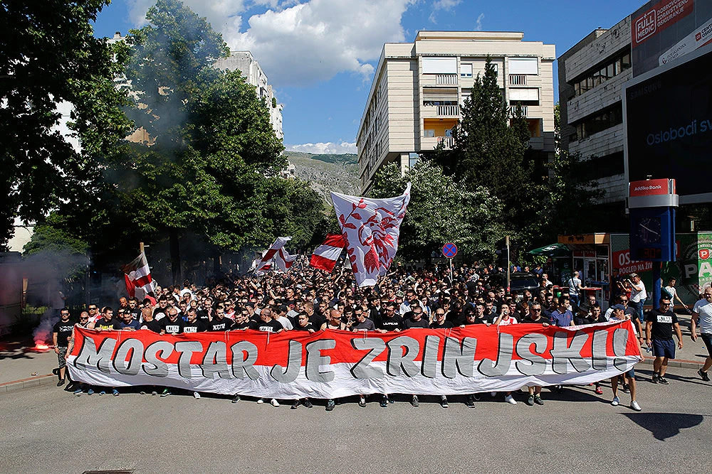 VIDEO | Ultrasi obračun sa Slobodom najavili impresivnim korteom 