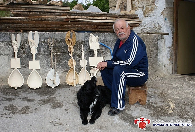 Ivan Franjušić – Frljo čuva gusle od zaborava