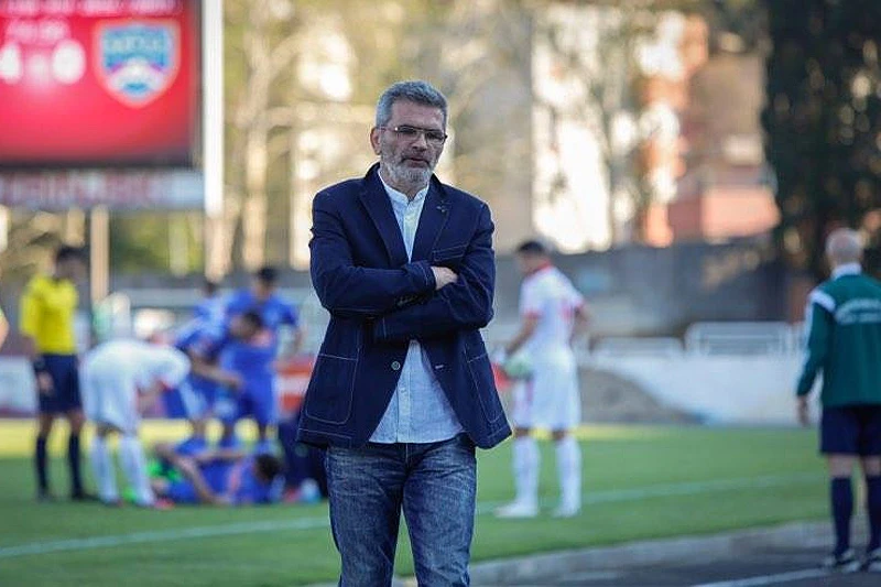 Balkanski Maradona jednom rukom na prvom trenerskom trofeju