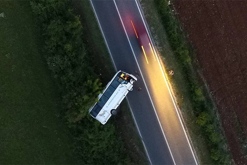 Mostar: Prevrnuo se autobus