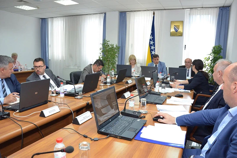 Vlada FBiH: Umjesto 2.500€, preko granice se sada smije neprijavljeno iznijeti 10.000€