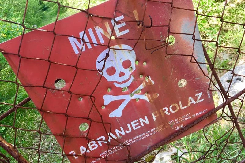 Iza deminera ostaju mine?!