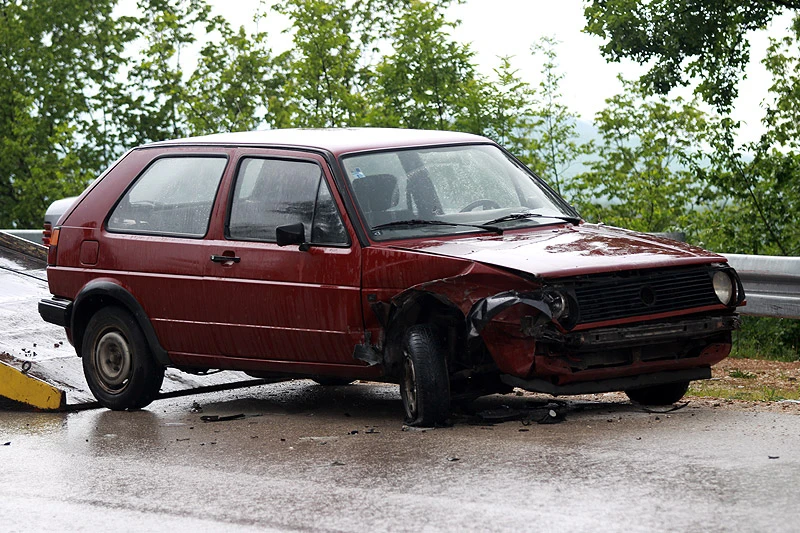 Sudar tri automobila kod Gradske mrtvačnice u Širokom Brijegu