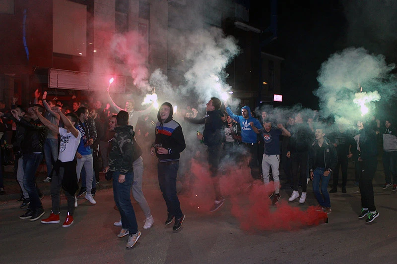 Doček nogometaša na Pecari: Bez euforije, ovo je tek prvo poluvrijeme