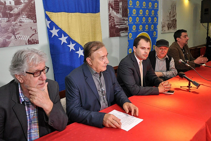 Tribina o antifašizmu u Mostaru: Stjerani smo u kut od fašističkih snaga