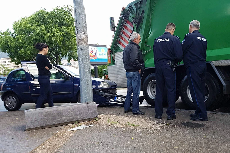 Mostar: Sudar Clija i smetlarskog kamiona