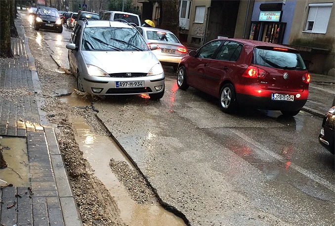 Vozači budite na oprezu: Održavajte sigurnosni razmak između vozila