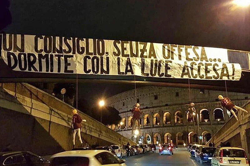 Navijači objesili lutke Rominih nogometaša